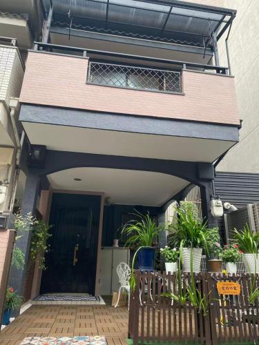 獨棟三層 庭院 可住10人 5卧2浴2卫 至 Usj 15分鐘 直達難波心斎橋8分鐘 大阪梅田4分鐘