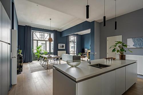 Foto A Place Antwerp - Boutique Suites & Flats - Schuttershofstraat 5 2
