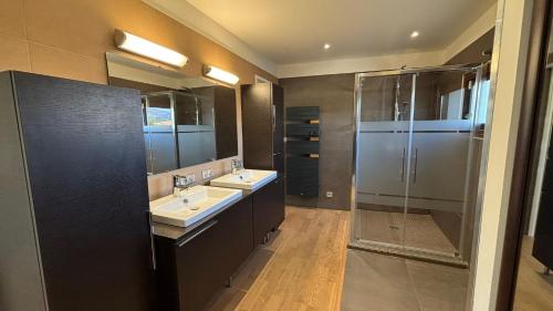 Très belle villa moderne Piscine Jaccuzi en option