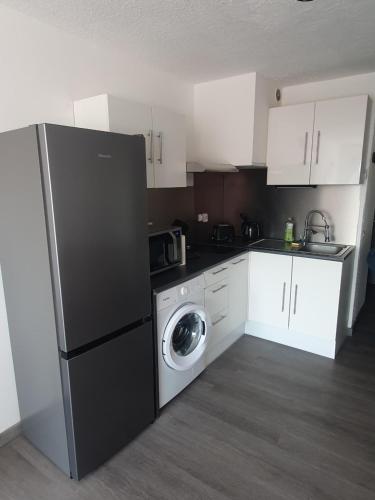 LES FLORALIES 2 Studio 4 personnes, clim mobile, piscine dans la résidence et Parking privé disponible