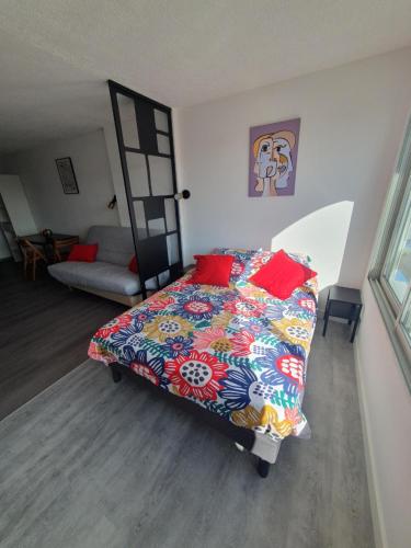LES FLORALIES 2 Studio 4 personnes, clim mobile, piscine dans la résidence et Parking privé disponible
