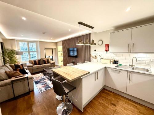 a kitchen and living room with a counter top at Modern 3 Bedroom Apartment, West End in Edinburgh