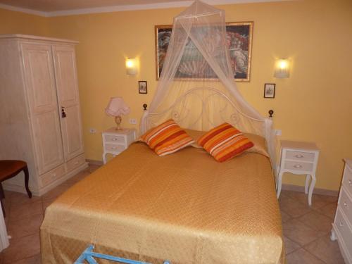a bedroom with a bed with two orange pillows at Primettahouse in San Gimignano