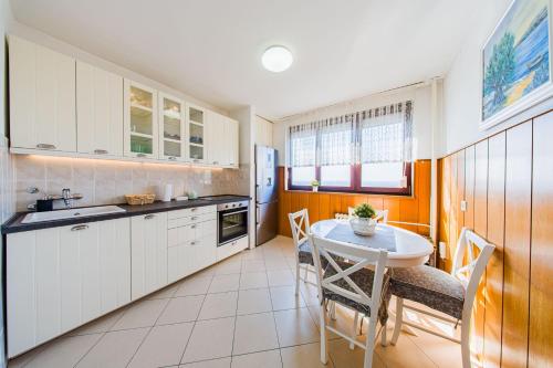 Flexible SelfCheckIns 235 - Zagreb - 1 Bedroom - WIFI - Monthly rent