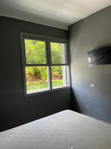 a bedroom with a bed and a window at Museu Plaza Hotel in São Paulo