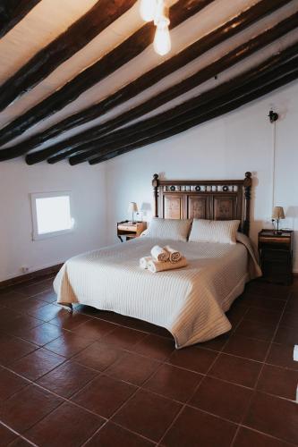 a bedroom with a bed with two towels on it at Casa de la Cueva in Figueroles