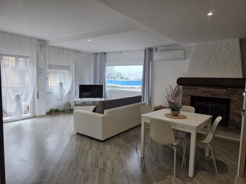 a living room with a couch and a table at Cannella Comfort Apartment in Bellagio