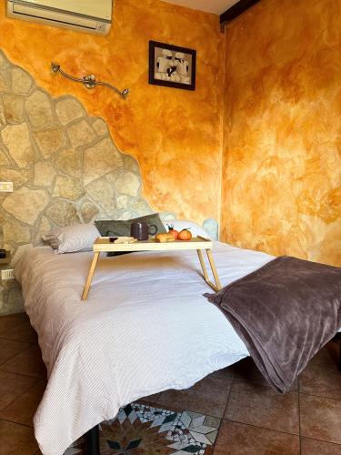 a bedroom with a bed with a table on it at Aura LT - Vicinissima all'aeroporto in Fiumicino