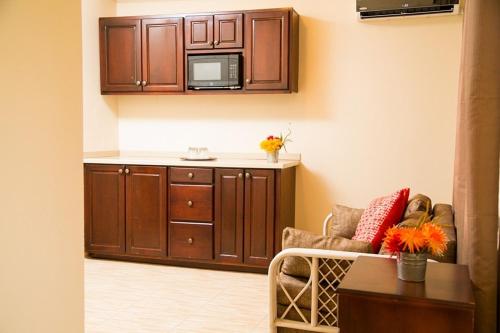 A kitchen or kitchenette at Apartments at Jolly Castle