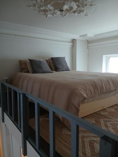 a bedroom with a bed with a blue rail at Urban Maghin in Liège