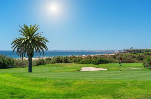 2 bed, south facing, walk to beach & vilamoura marina