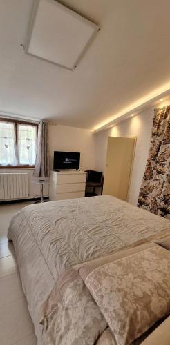 a bedroom with a large bed in a room at Rifugio collina del Sacro Cuore in Ascoli Piceno