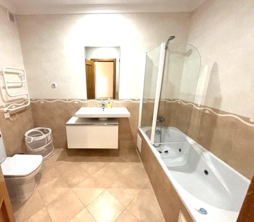 2 bed, south facing, walk to beach & vilamoura marina