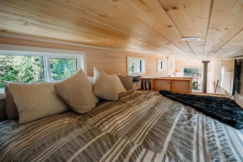 Mountaintop Off Grid Resort & Spa, Rock Creek (updated prices 2026)