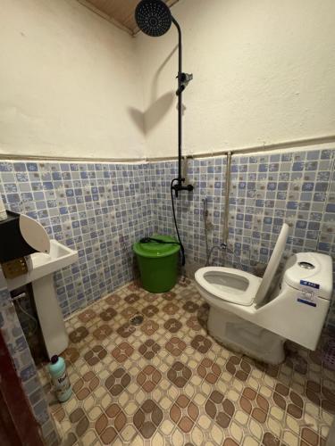 Kylpyhuone majoituspaikassa Taibessi