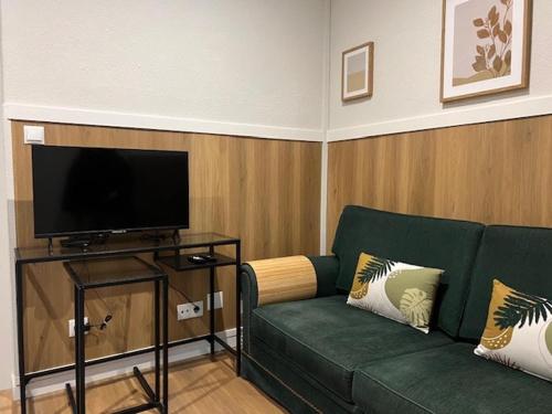 Nice and renewed 1 Bedroom Apt at Campolide - 1T