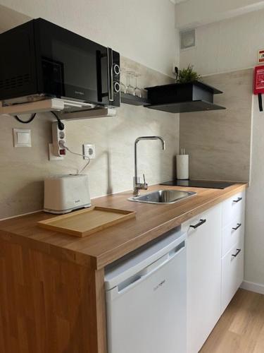 Nice and renewed 1 Bedroom Apt at Campolide - 1T