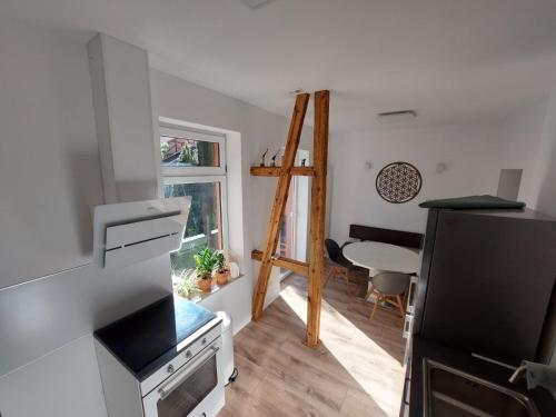 a room with a kitchen and a dining room at City Residenz Jena - modern, groß, ruhig, zentral, 2 Balkone, 4 Zimmer, Küche, Bad in Jena