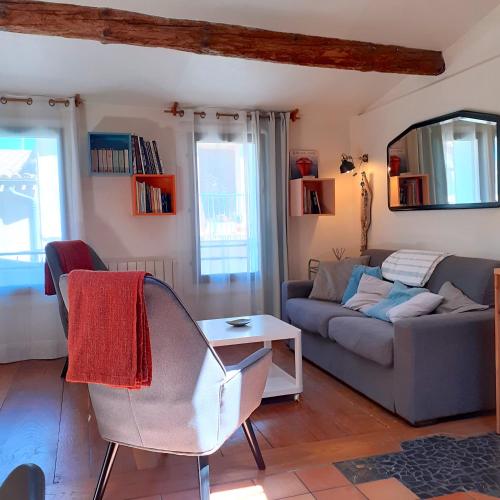 2 pièces lumineux style loft dans le quartier haut
