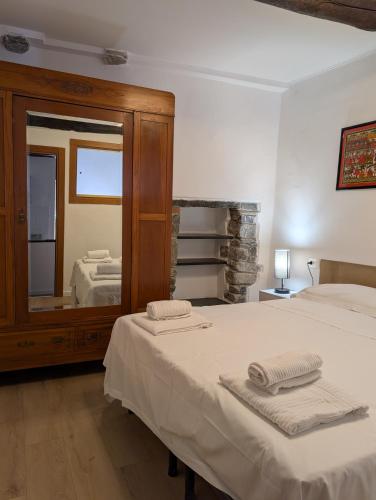 a bedroom with a large mirror and a bed at Santo 41 in Vernazza