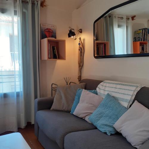 2 pièces lumineux style loft dans le quartier haut