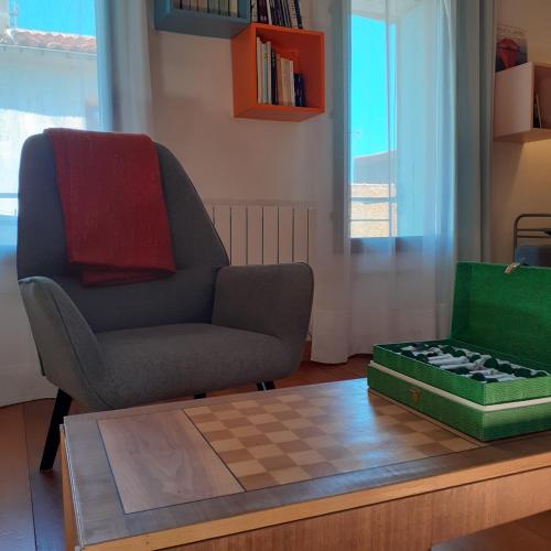 2 pièces lumineux style loft dans le quartier haut