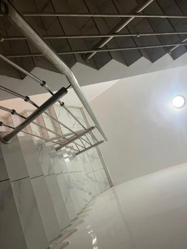 a metal structure in a white room with a ceiling at Duplex sahrawi in Nouakchott