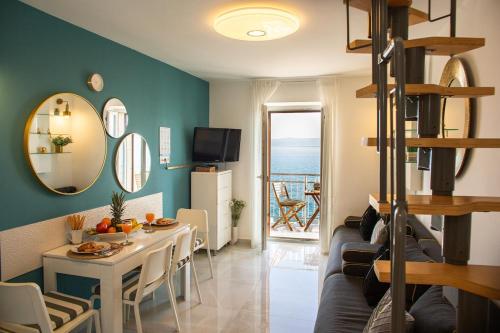 TOP LOCATION! BEACH & CENTER APT 4