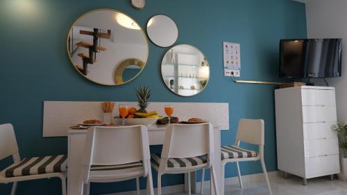 TOP LOCATION! BEACH & CENTER APT 4