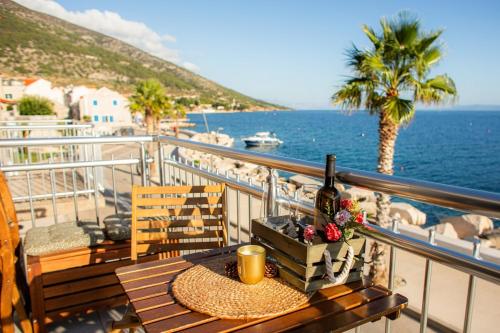 TOP LOCATION! BEACH & CENTER APT 4