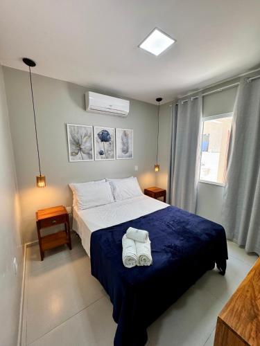 a bedroom with a bed with two towels on it at Recanto Serra e Mar in Angra dos Reis