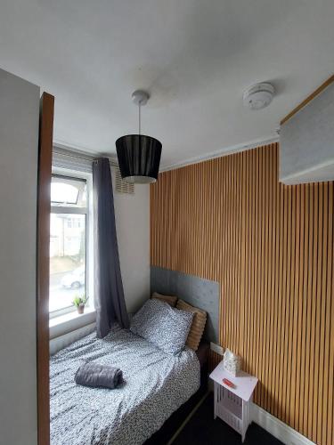 a small bedroom with a bed and a window at Lindi Property Affordable Single Room in Wyken