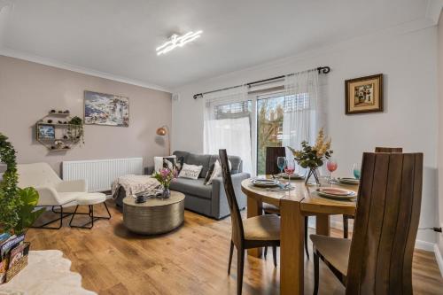 a living room with a table and a couch at 2BR Apartment Free Parking Sleeps 4 Cheltenham in Cheltenham
