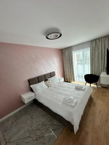 a bedroom with a large bed in a room at Sara Home in Baia Mare