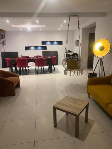 Large Atypical House, Ideal for Groups, Ski