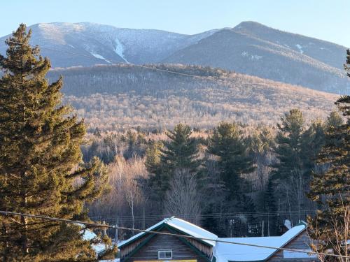 a house with a view of a mountain at The Carriage House at Boulder Mountain View in Carroll