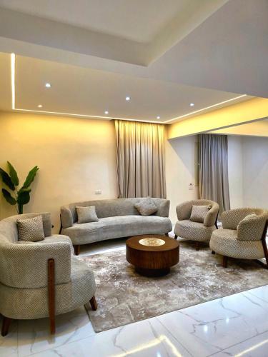 شقة مفروشة في قلب المهندسين أحمد عرابي القاهرة