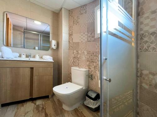 a bathroom with a toilet and a sink at Te Maná Hotel in Torreblanca