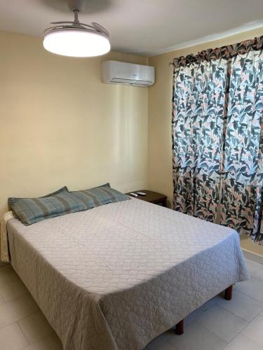 a bedroom with a bed and a window at Casa Canaan in Monterrey