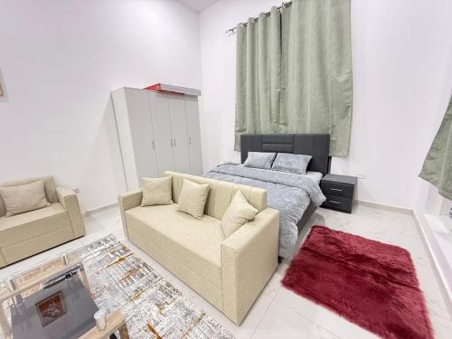 Area tempat duduk di Furnished studio