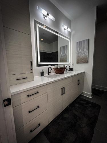a bathroom with a sink and a mirror at Stairway To Heaven in Atlanta