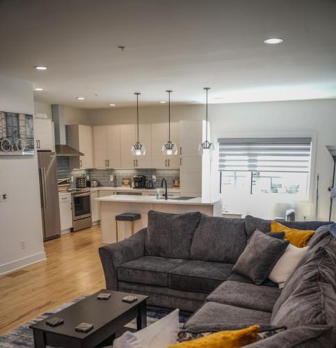 a living room with a couch and a kitchen at Stairway To Heaven in Atlanta
