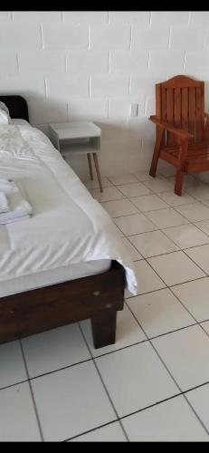 En eller flere senge i et værelse på Uncle Ben's