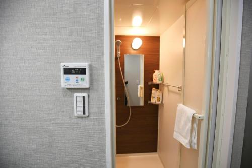 QU102 Ground-Floor 2BR Home, 6 Min to Koiwa, 1 Double Bed and 2 Single Beds, Easy with Luggage