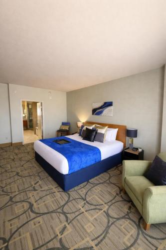 a large bedroom with a large bed and a couch at Idyllic Suite - Las Vegas in Las Vegas