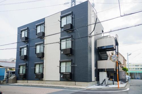 QH202 Studio Apartment - Longer Visits - Kitchen & Laundry