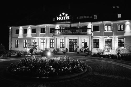 a hotel is lit up at night at Hotel Świętoborzec in Łobez