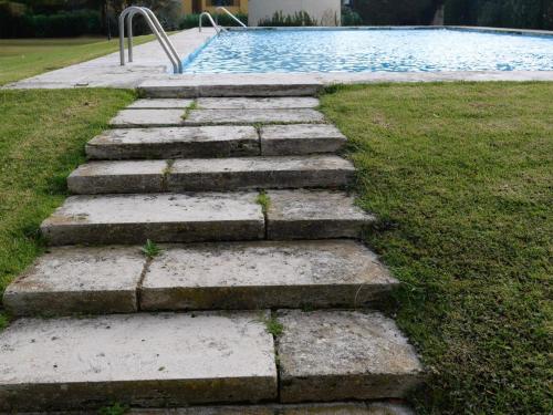 Apartamento en S'Agaró con piscina, terraza y se admiten mascotas, cerca del mar - ES-298-15