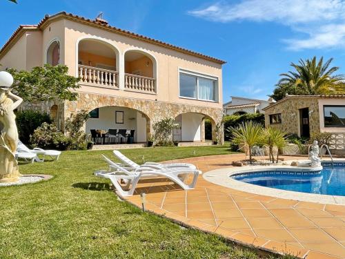 Villa familiar en S'Agaró con piscina privada - ES-298-53
