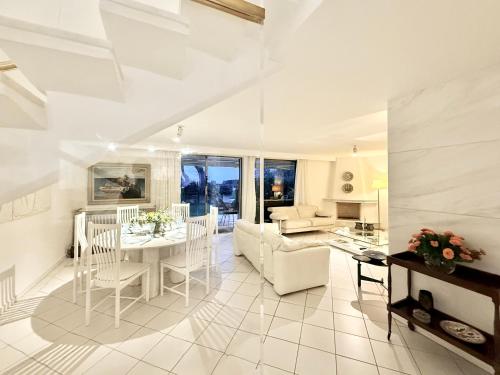 Elaia Luxury Selections - The Riviera Pearl